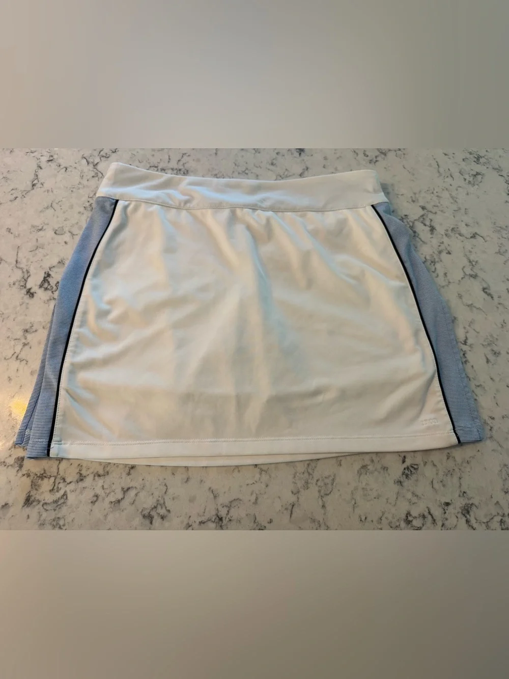 Izod‎ White Athletic Skort with Light Blue Stripe Side Panels Size Women’s Small